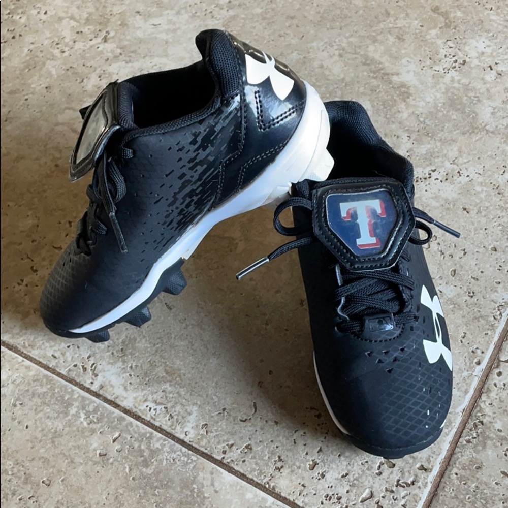 Kids Under armor baseball/softball cleats size 12K